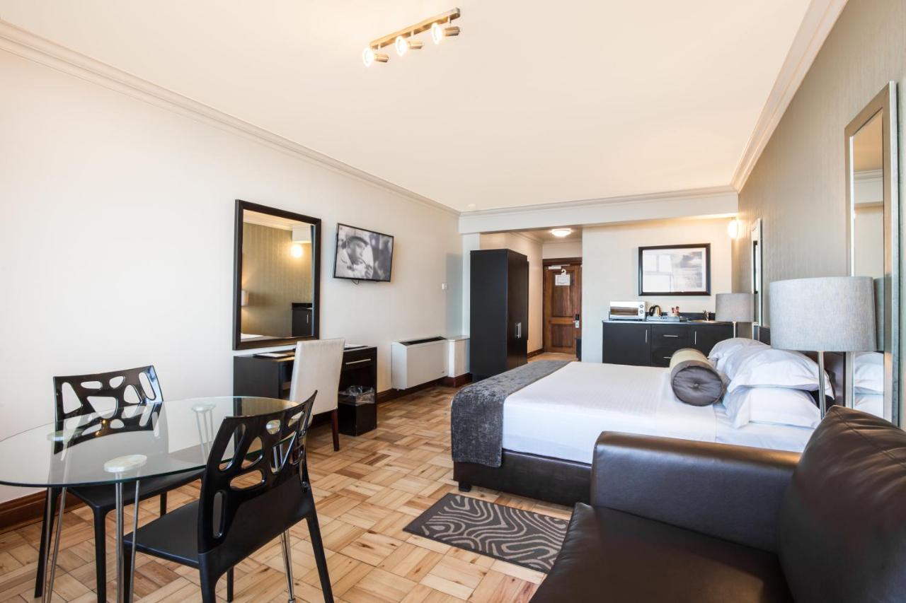 Belaire Suites Hotel Дърбан Екстериор снимка