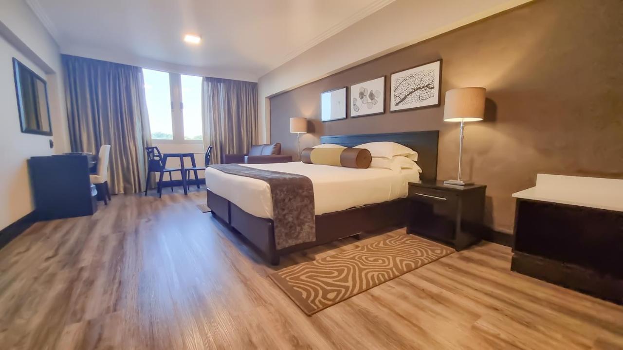 Belaire Suites Hotel Дърбан Екстериор снимка