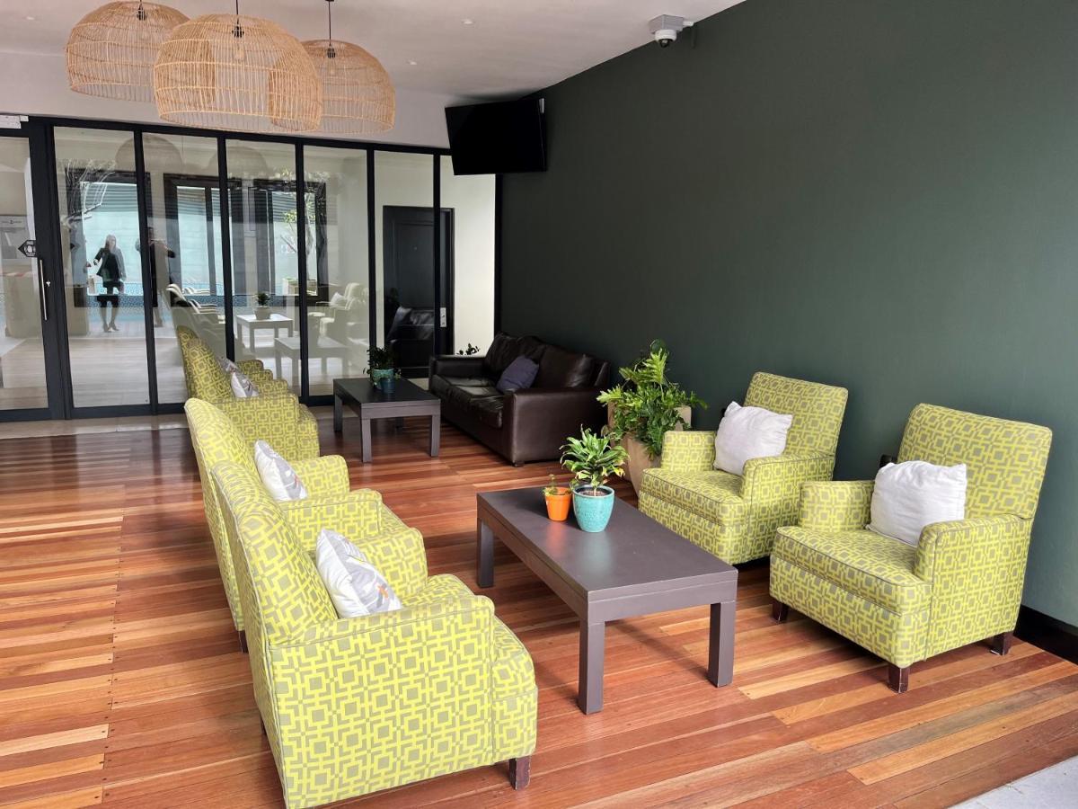 Belaire Suites Hotel Дърбан Екстериор снимка