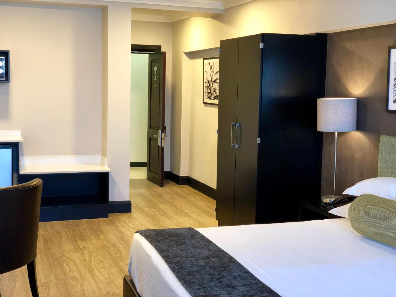 Belaire Suites Hotel Дърбан Екстериор снимка